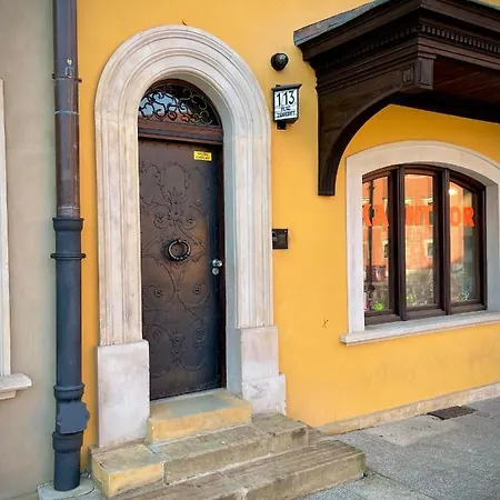 Old Town View Wifi 300 Mb/s Huge Screen Netflix Appletv Amazontv Warsaw