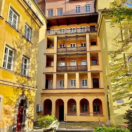 Apartment Old Town View Wifi 300 Mb/s Huge Screen Netflix Appletv Amazontv