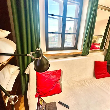 Old Town View Wifi 300 Mb/s Huge Screen Netflix Appletv Amazontv Apartment