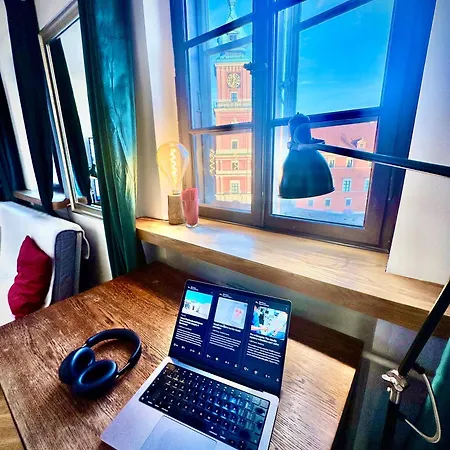 Old Town View Wifi 300 Mb/s Huge Screen Netflix Appletv Amazontv Warsaw