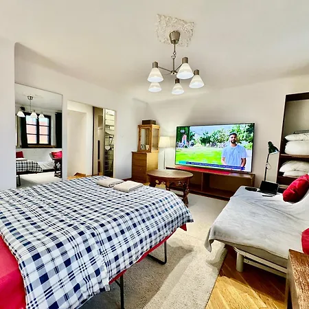 Apartment Old Town View Wifi 300 Mb/s Huge Screen Netflix Appletv Amazontv *