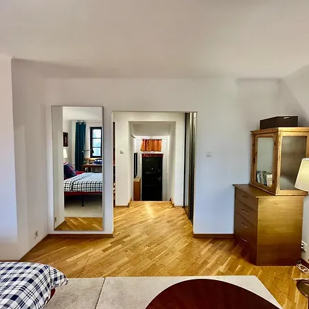 Apartment Old Town View Wifi 300 Mb/s Huge Screen Netflix Appletv Amazontv *