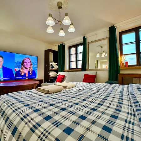 Apartment Old Town View Wifi 300 Mb/s Huge Screen Netflix Appletv Amazontv *