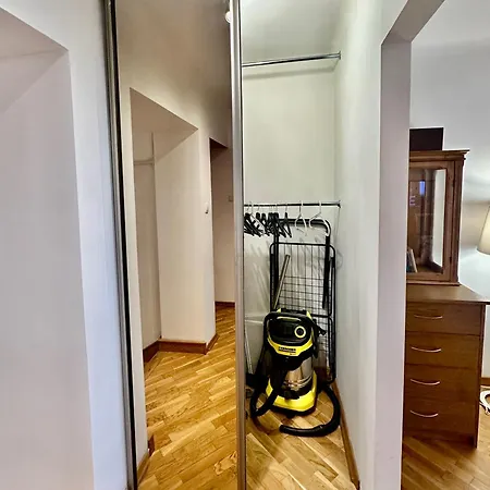 Old Town View Wifi 300 Mb/s Huge Screen Netflix Appletv Amazontv Apartment *