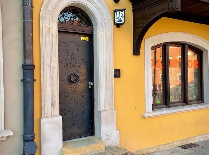 Old Town View Wifi 300 Mb/s Huge Screen Netflix Appletv Amazontv Warsaw