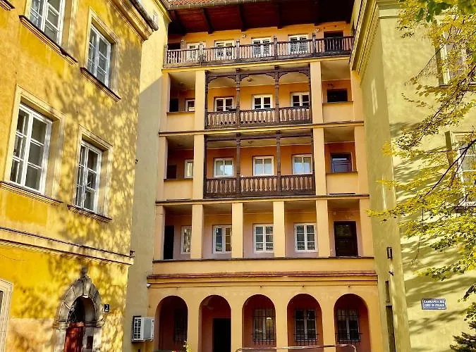 Apartment Old Town View Wifi 300 Mb/s Huge Screen Netflix Appletv Amazontv