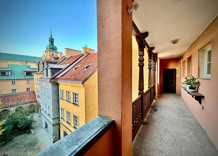 Old Town View Wifi 300 Mb/s Huge Screen Netflix Appletv Amazontv * Warsaw