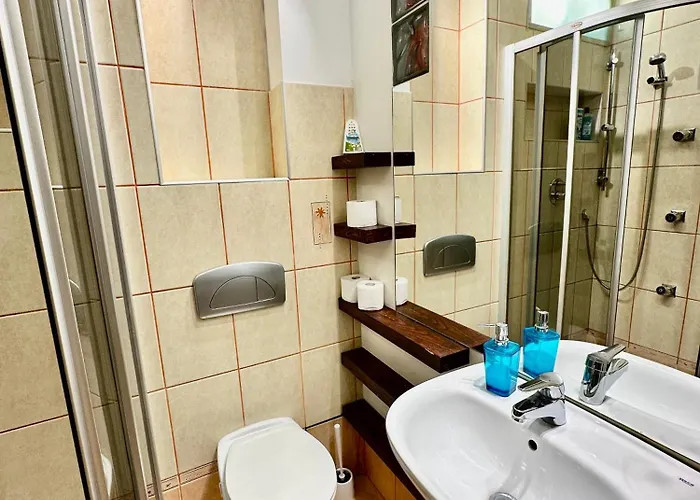 Old Town View Wifi 300 Mb/s Huge Screen Netflix Appletv Amazontv Warsaw