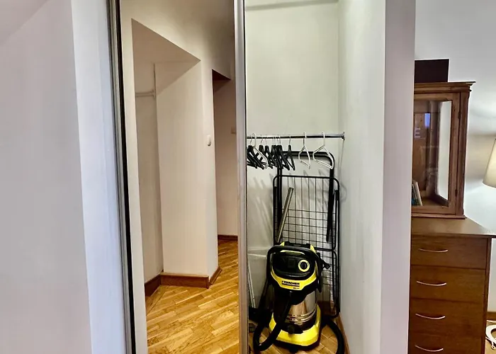 Old Town View Wifi 300 Mb/s Huge Screen Netflix Appletv Amazontv Apartment *