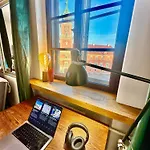 Old Town View Wifi 300 Mb/s Huge Screen Netflix Appletv Amazontv * Warsaw