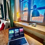Old Town View Wifi 300 Mb/s Huge Screen Netflix Appletv Amazontv Apartment *