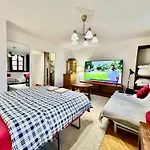 Apartment Old Town View Wifi 300 Mb/s Huge Screen Netflix Appletv Amazontv *