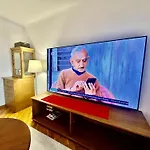 Old Town View Wifi 300 Mb/s Huge Screen Netflix Appletv Amazontv Apartment