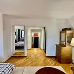Apartment Old Town View Wifi 300 Mb/s Huge Screen Netflix Appletv Amazontv *