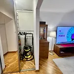 Old Town View Wifi 300 Mb/s Huge Screen Netflix Appletv Amazontv * Warsaw