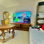 Old Town View Wifi 300 Mb/s Huge Screen Netflix Appletv Amazontv Apartment