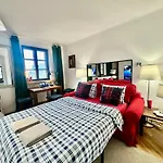Apartment Old Town View Wifi 300 Mb/s Huge Screen Netflix Appletv Amazontv