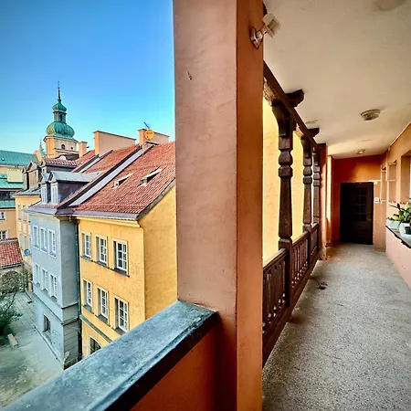 Old Town View Wifi 300 Mb/s Huge Screen Netflix Appletv Amazontv * ワルシャワ